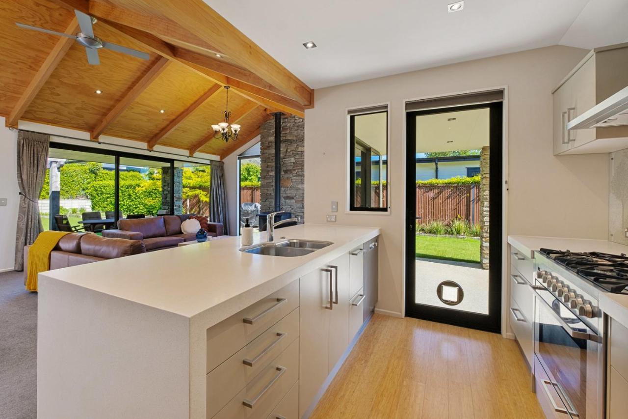 Roys Bay Lodge - Wanaka Holiday Home Exterior foto