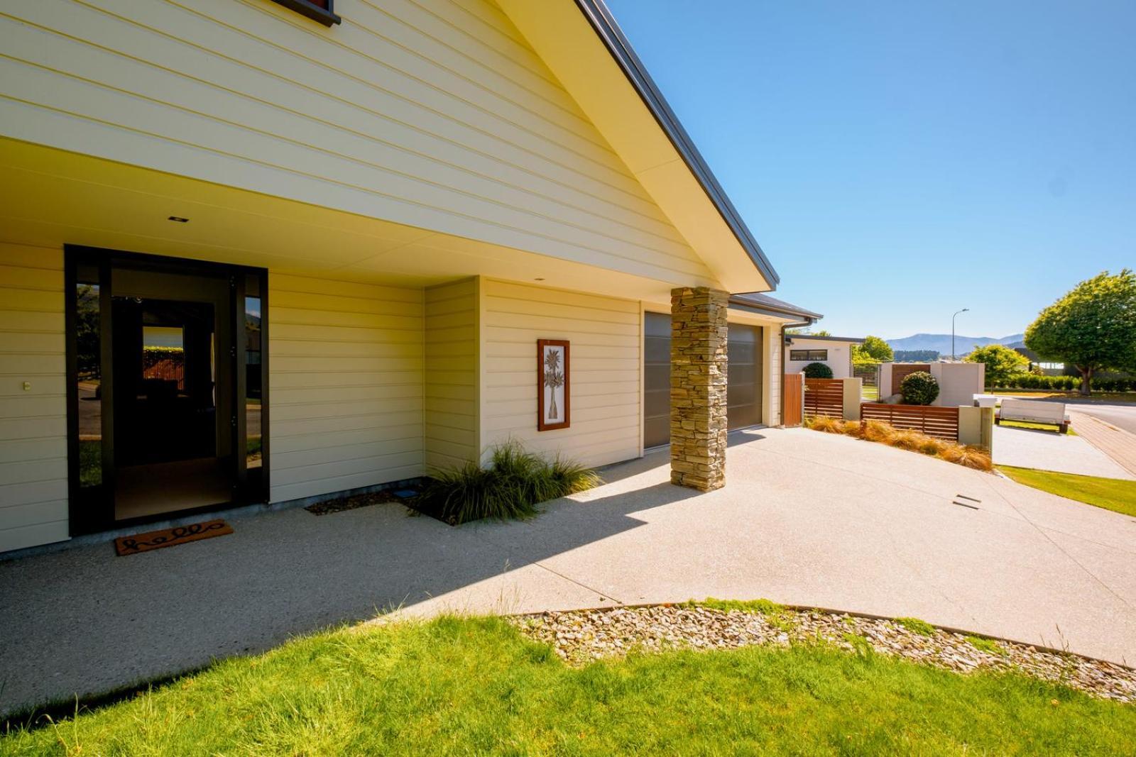 Roys Bay Lodge - Wanaka Holiday Home Exterior foto